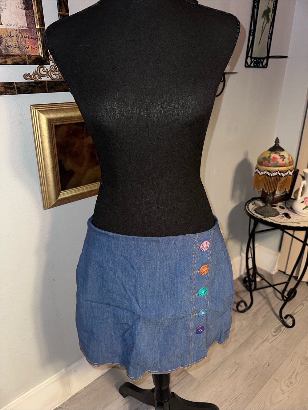 Vtg Attyre Blue Denim Stretchy Mini Skort with Multicolored Button Accents